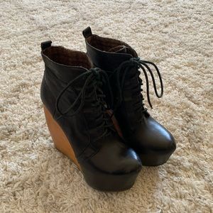 Women’s platform heeled boots